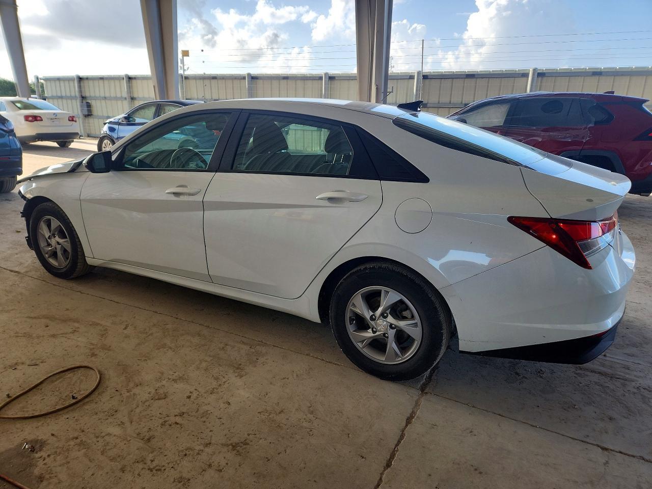 2021 Hyundai Elantra Se - Фото 2