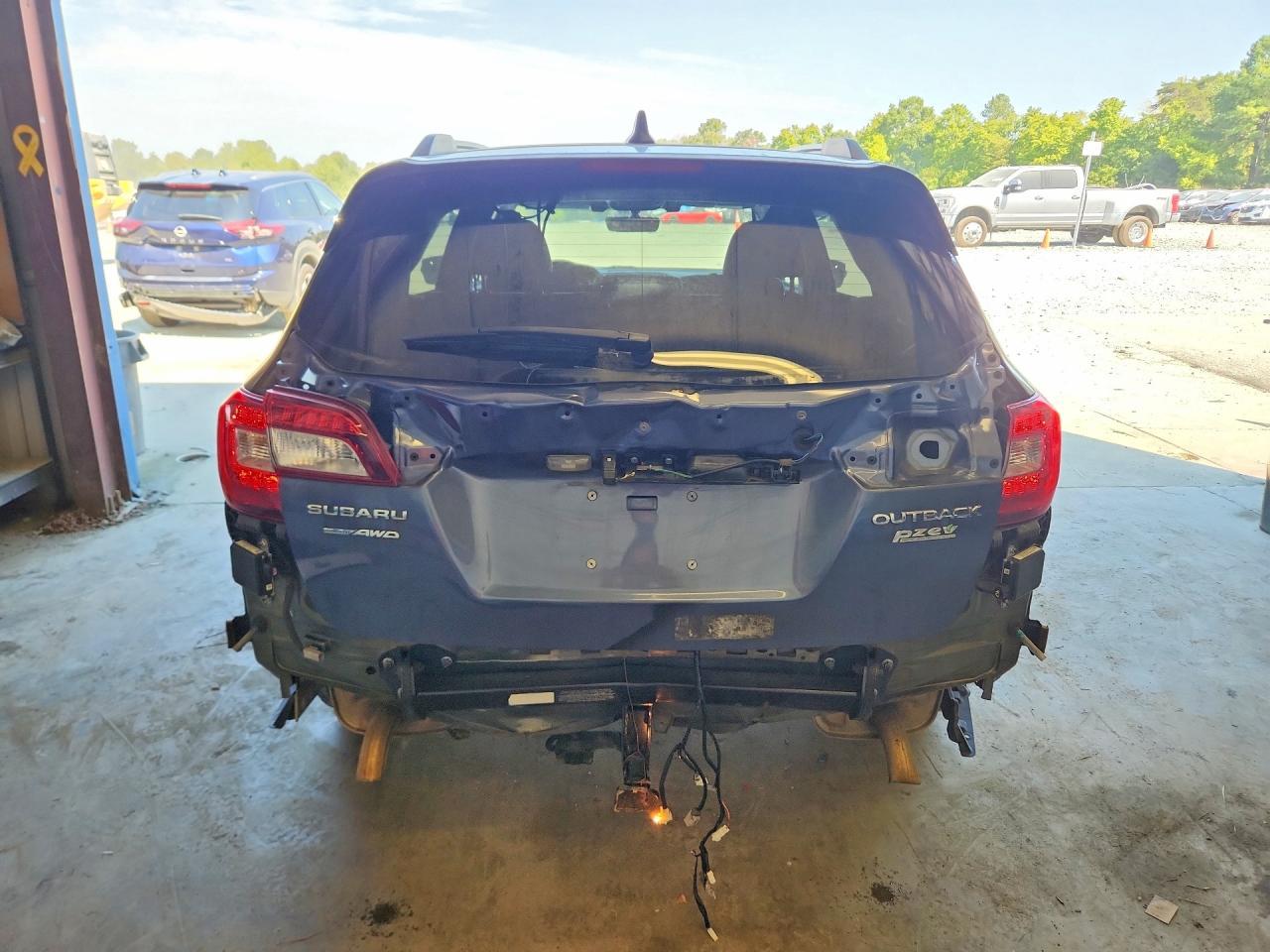 2017 Subaru Outback Touring - Фото 6