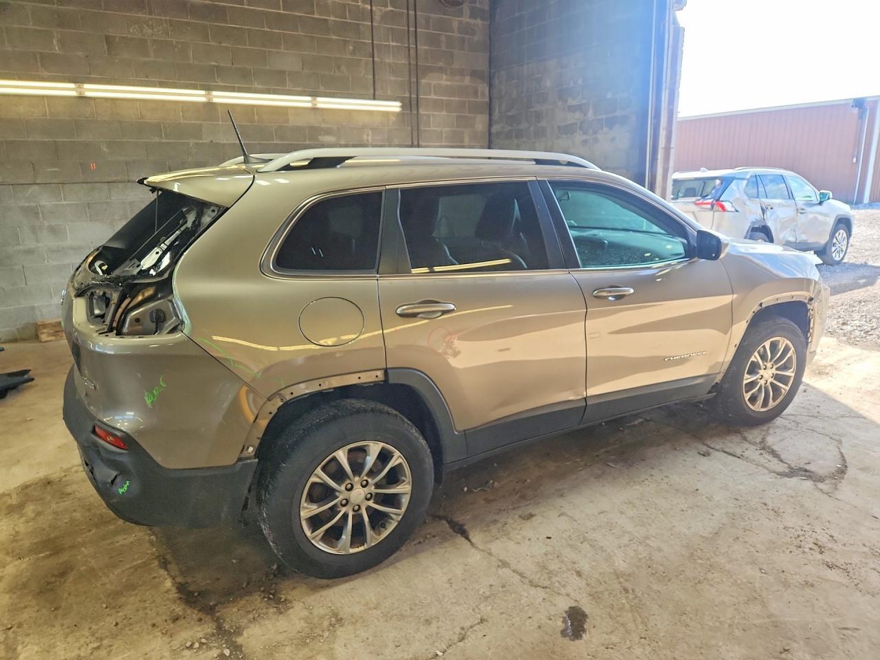 2019 Jeep Cherokee Latitude Plus - Image 3