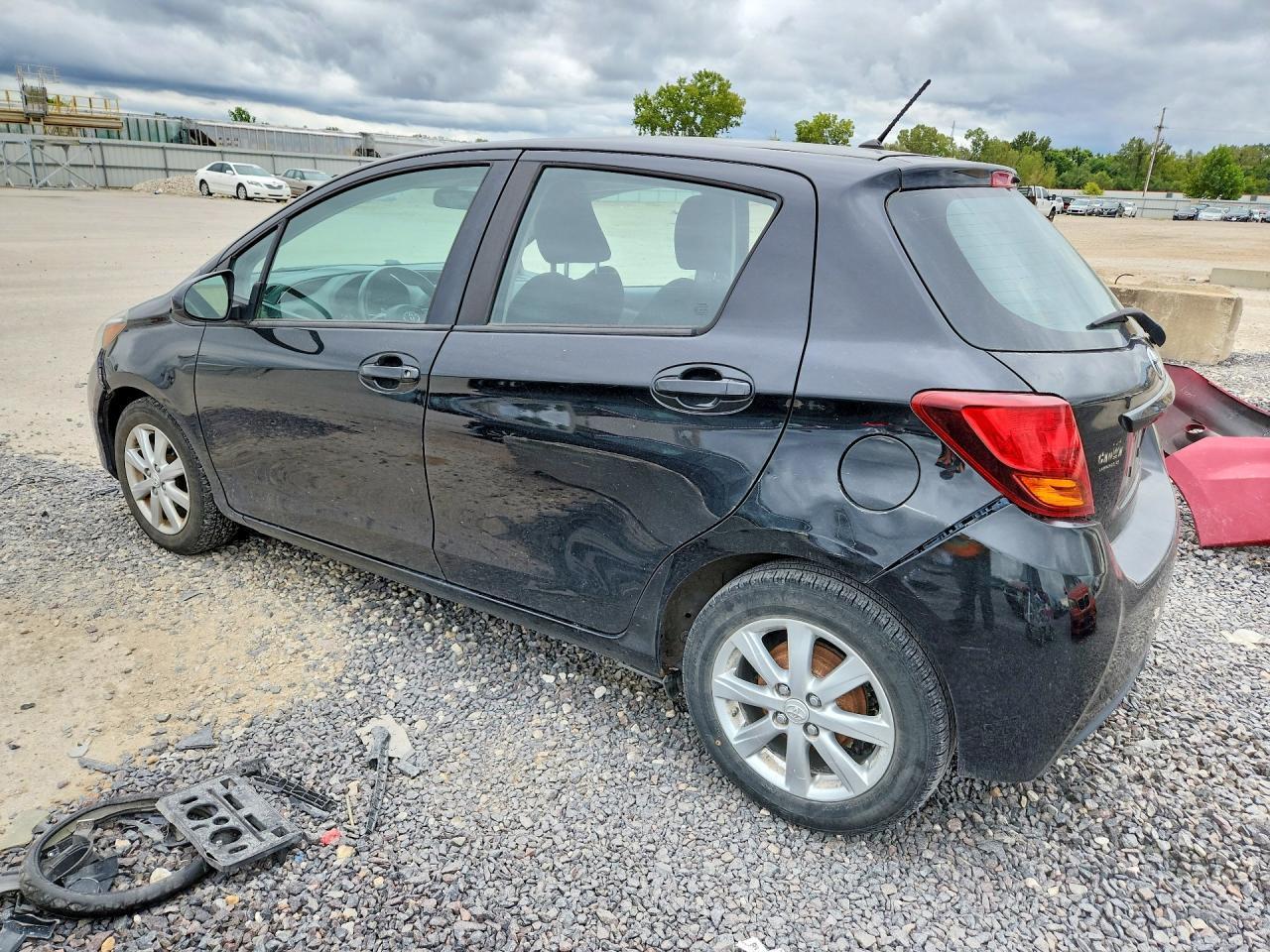 2016 Toyota Yaris 5-Door Le - Image 2