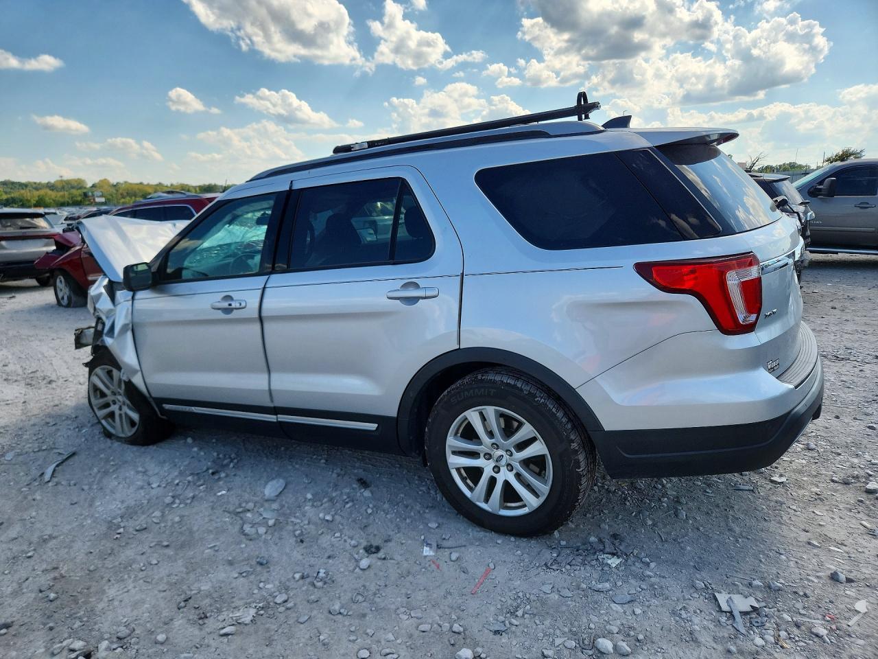 2019 Ford Explorer Xlt - Фото 2