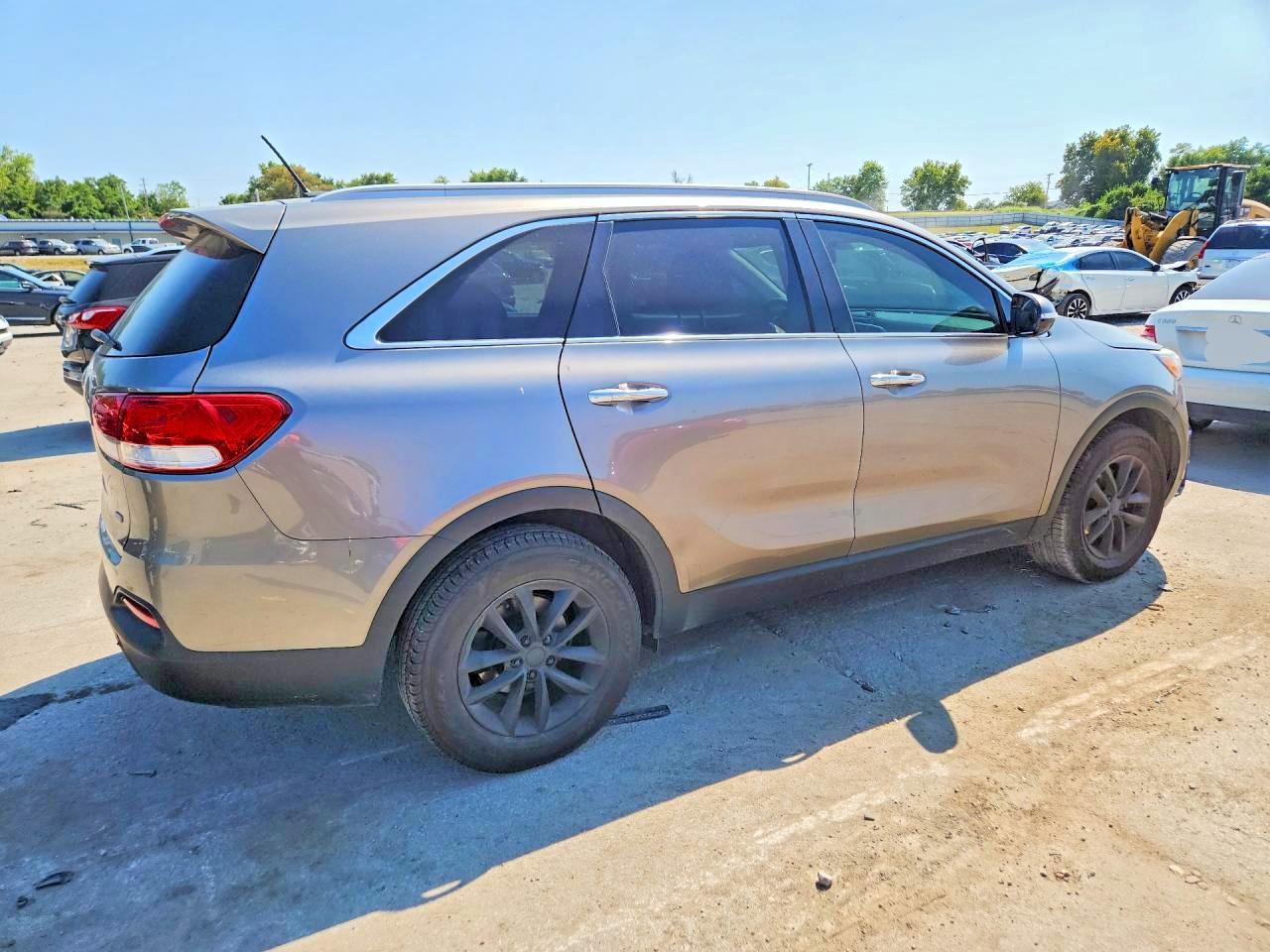 2016 Kia Sorento Lx - Image 3