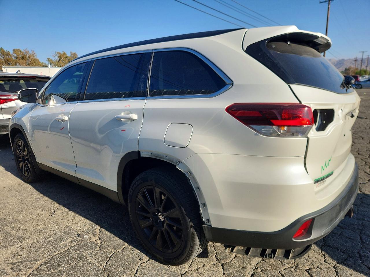 2019 Toyota Highlander Se - Фото 2