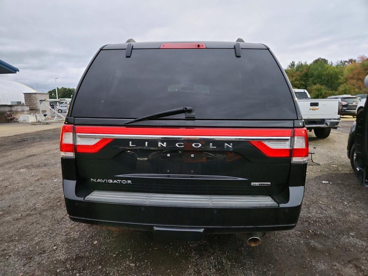 2015 Lincoln Navigator - Image 6