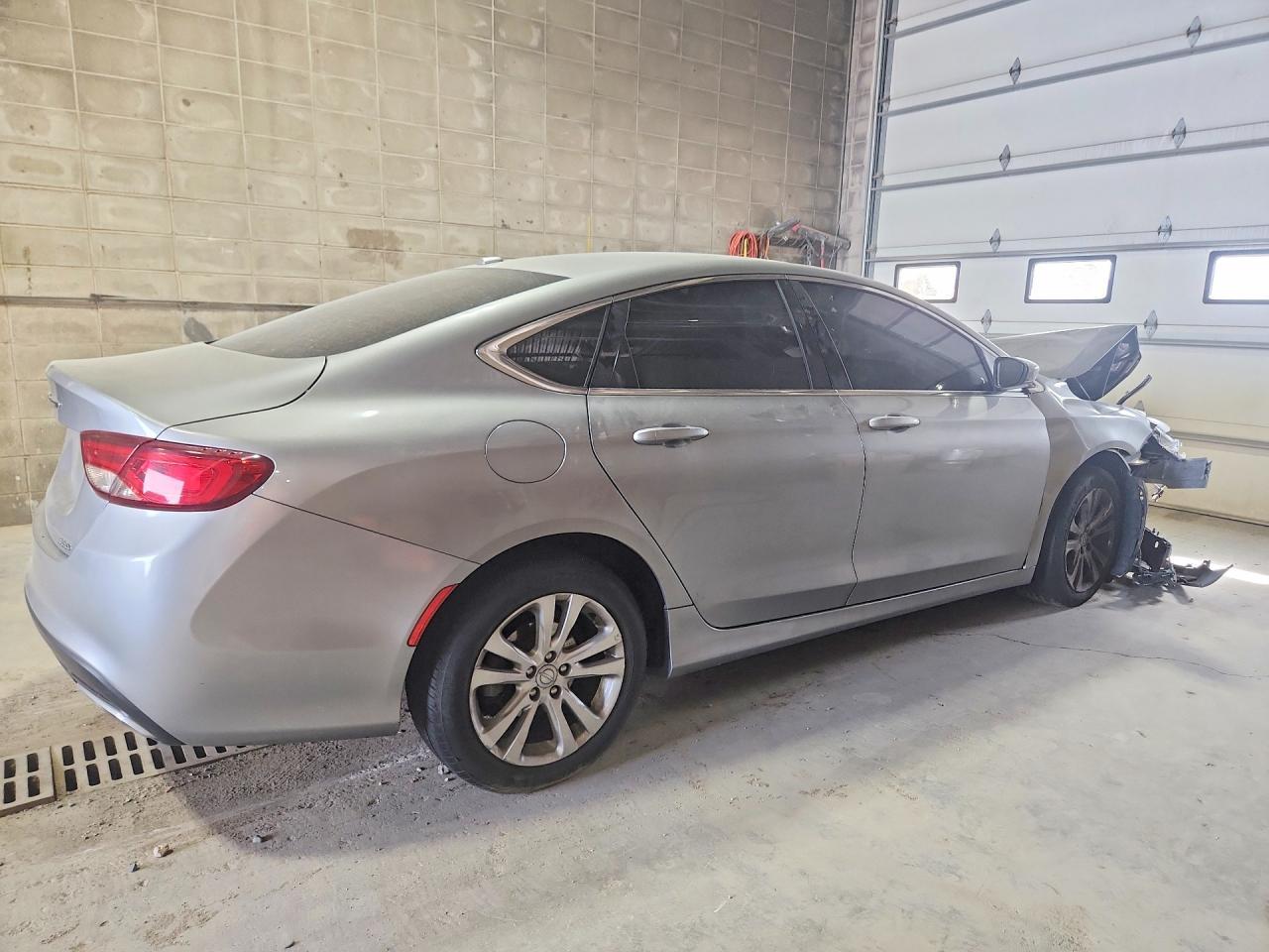 2016 Chrysler 200 Limited - Фото 3