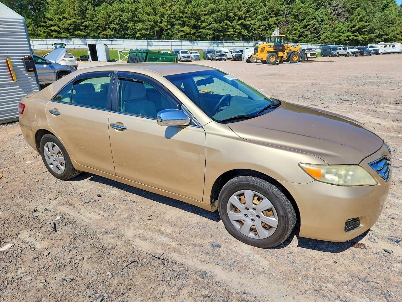 2010 Toyota Camry Le - Фото 4