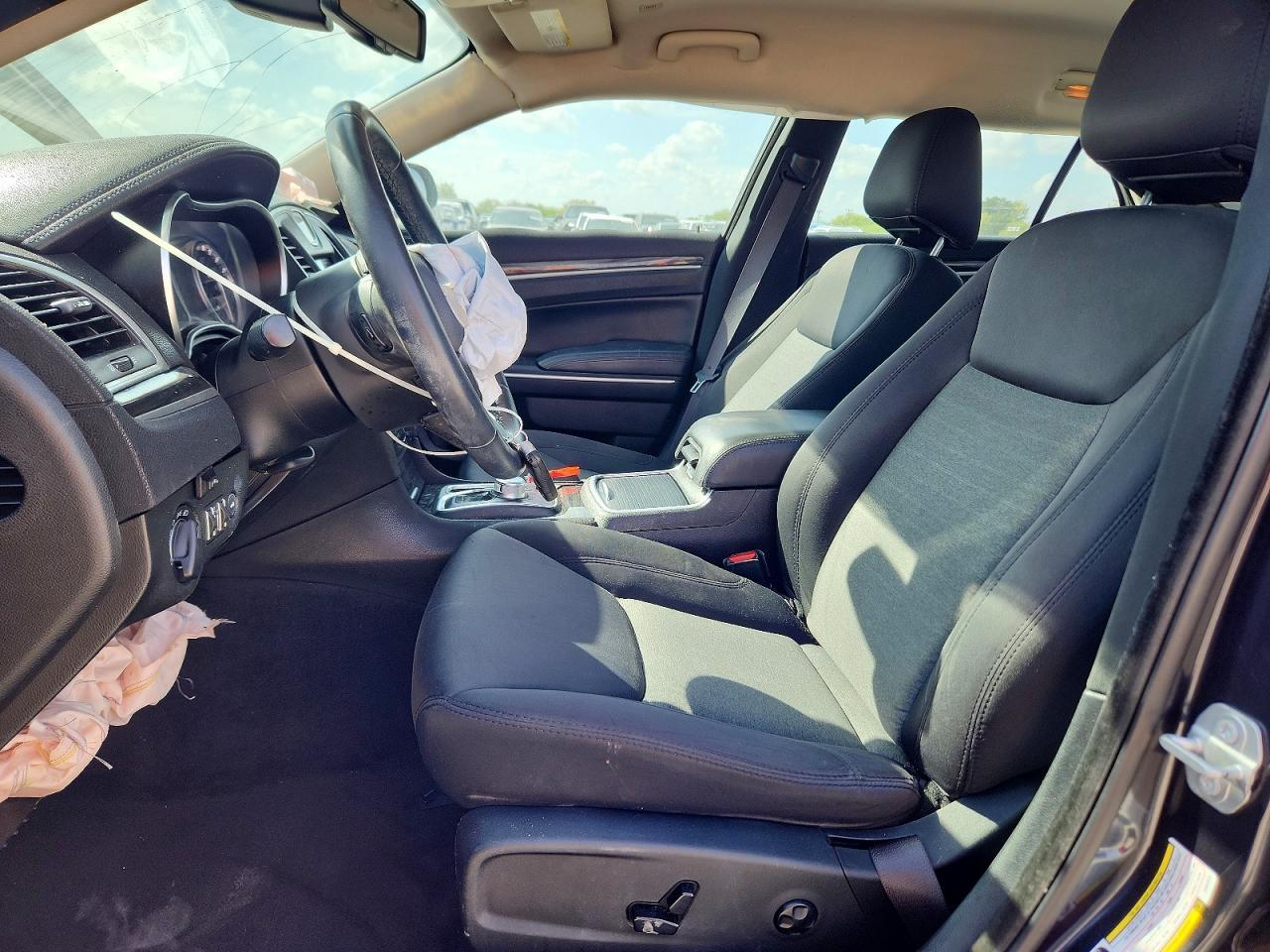 2018 Chrysler 300 Touring - Image 7