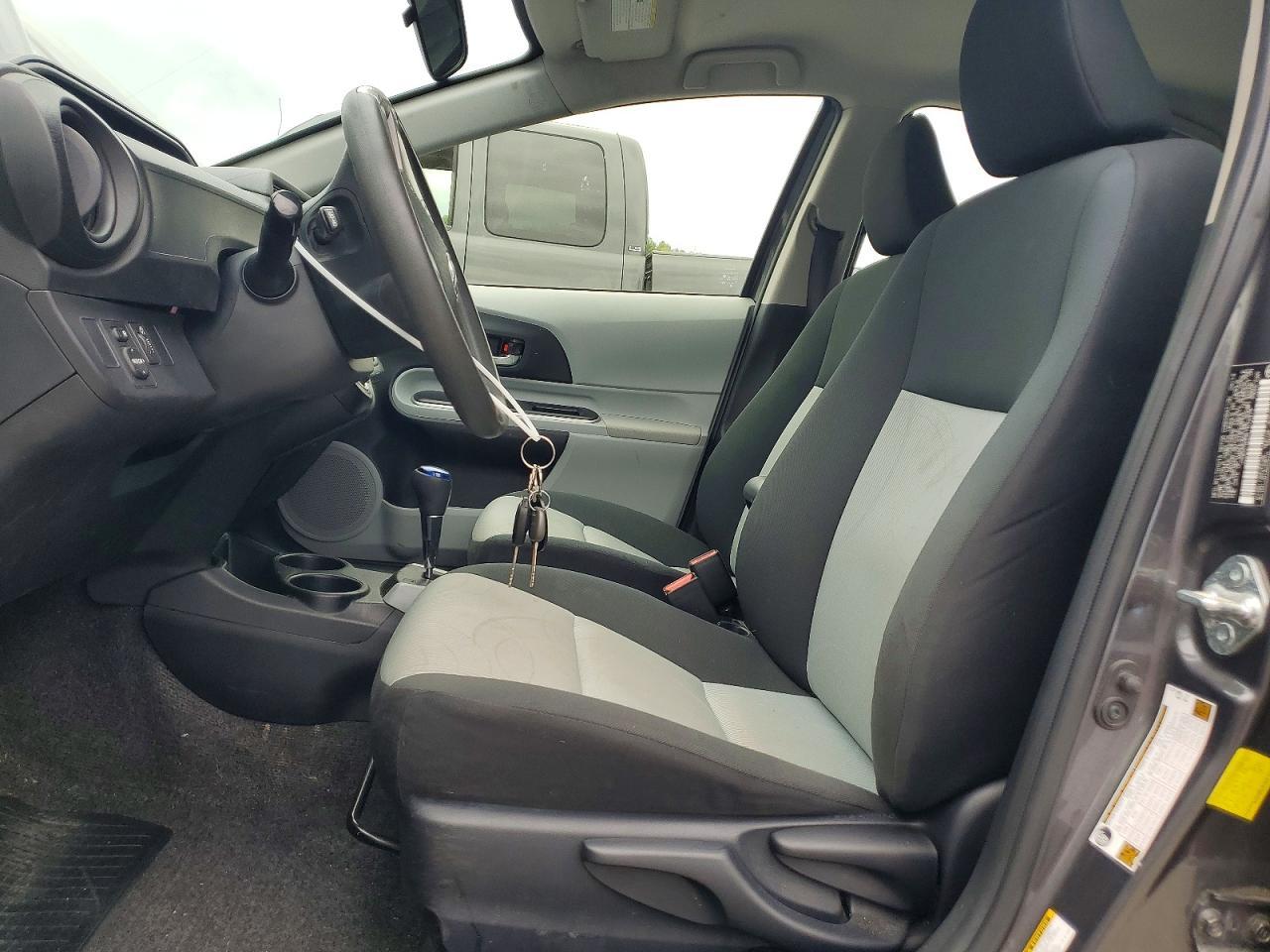2014 Toyota Prius C Two - Фото 7