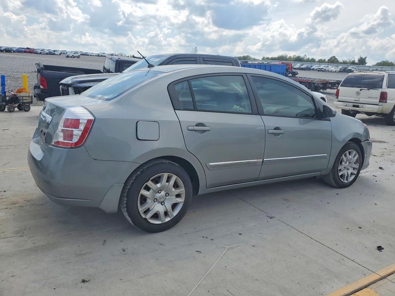2010 Nissan Sentra 2.0 - Фото 3