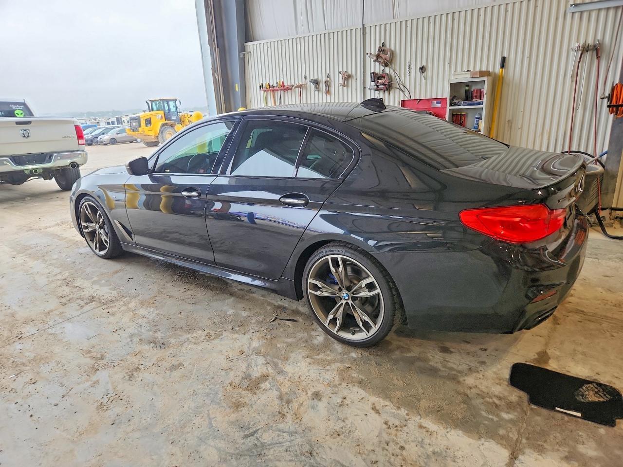 2018 BMW M550Xi - Фото 2