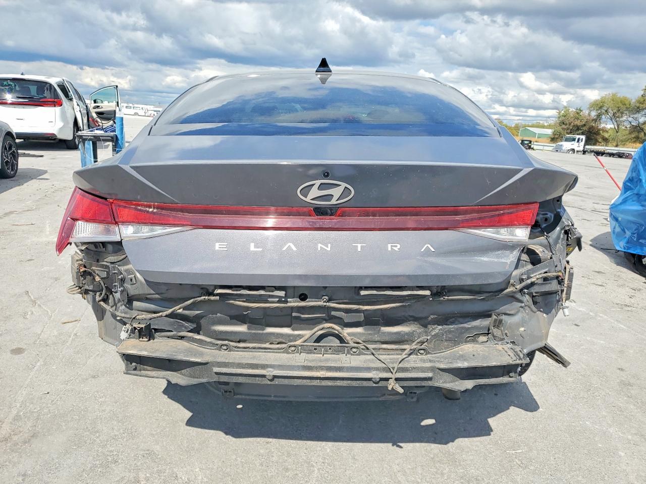 2025 Hyundai Elantra Sel Sport - Фото 6