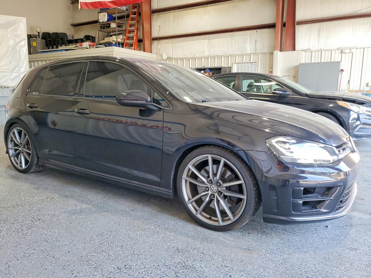 2017 Volkswagen Golf R - Фото 4