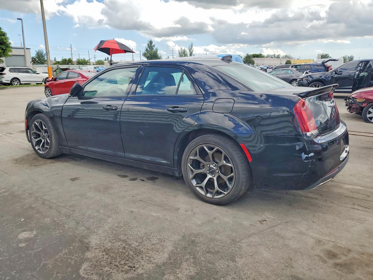 2018 Chrysler 300 S - Фото 2