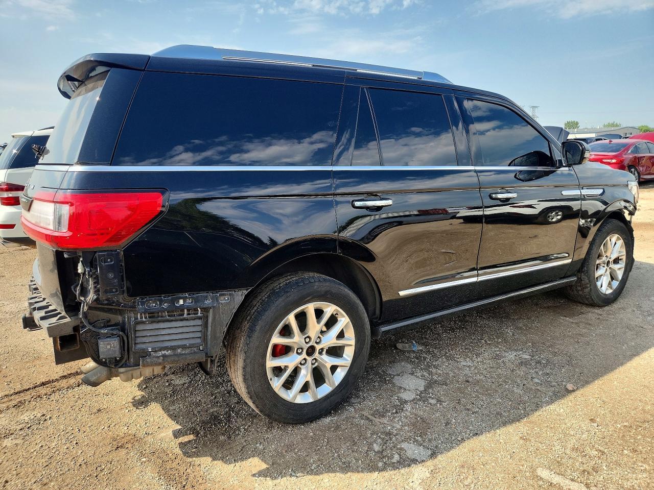 2019 Lincoln Navigator Select - Image 3