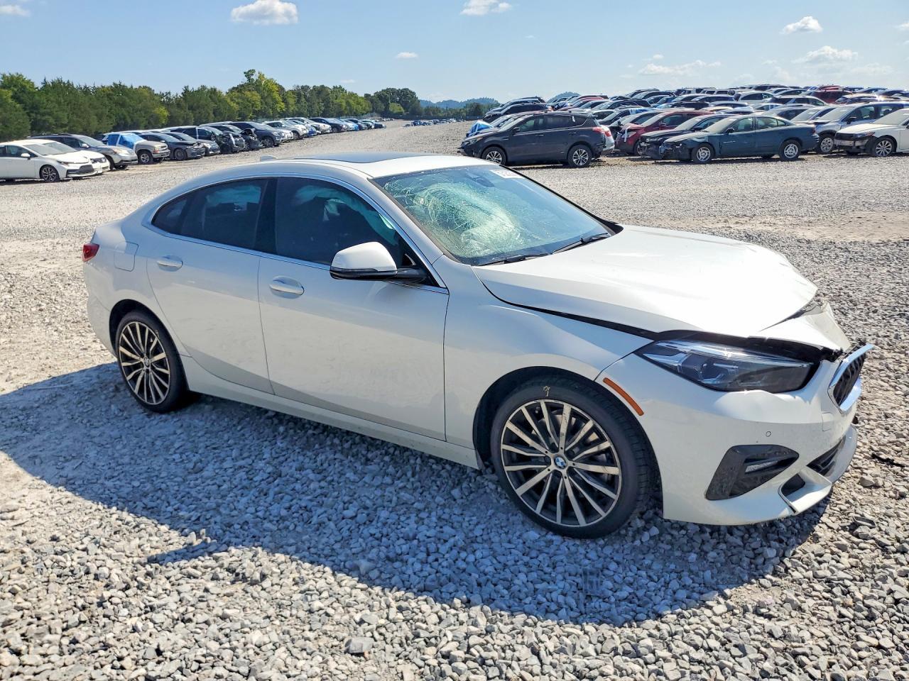 2021 BMW 228Xi - Фото 4