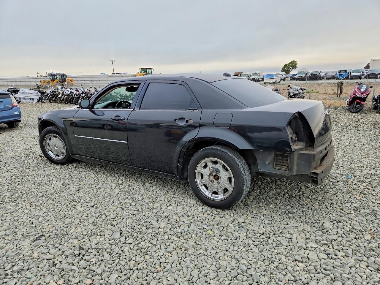 2006 Chrysler 300 Touring - Image 2