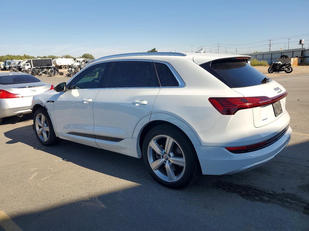 2019 Audi E-Tron Premium Plus - Фото 2