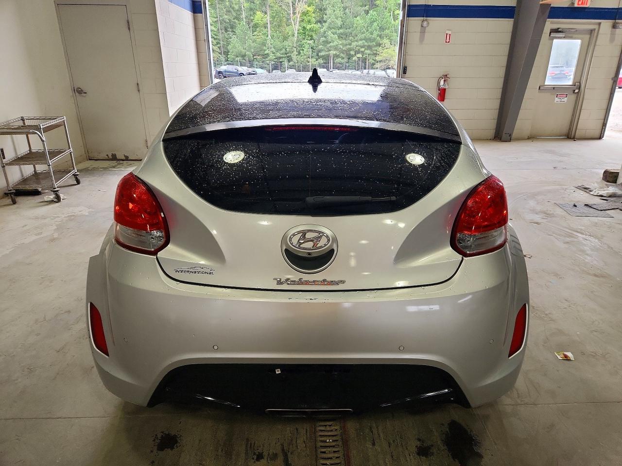 2016 Hyundai Veloster Base - Image 6
