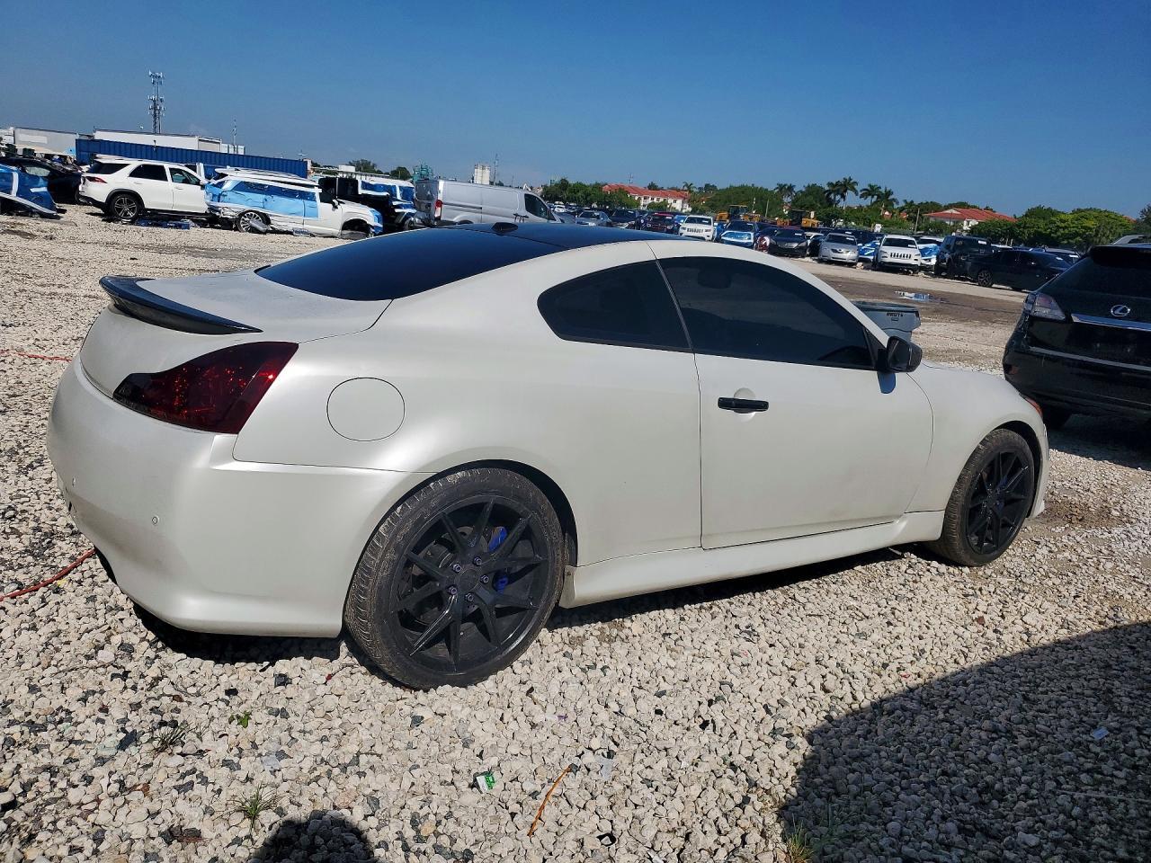 2013 Infiniti G37 Journey - Фото 3