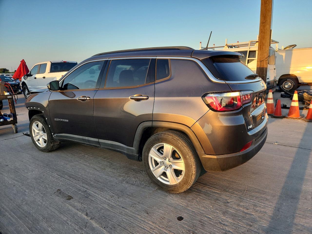 2022 Jeep Compass Latitude - Фото 2