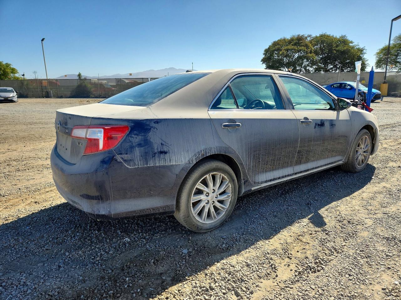 2014 Toyota Camry Le - Фото 3