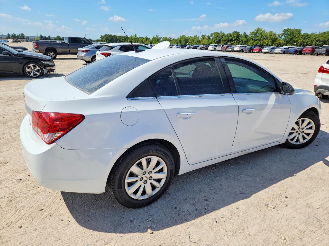 2011 Chevrolet Cruze Ls - Фото 3