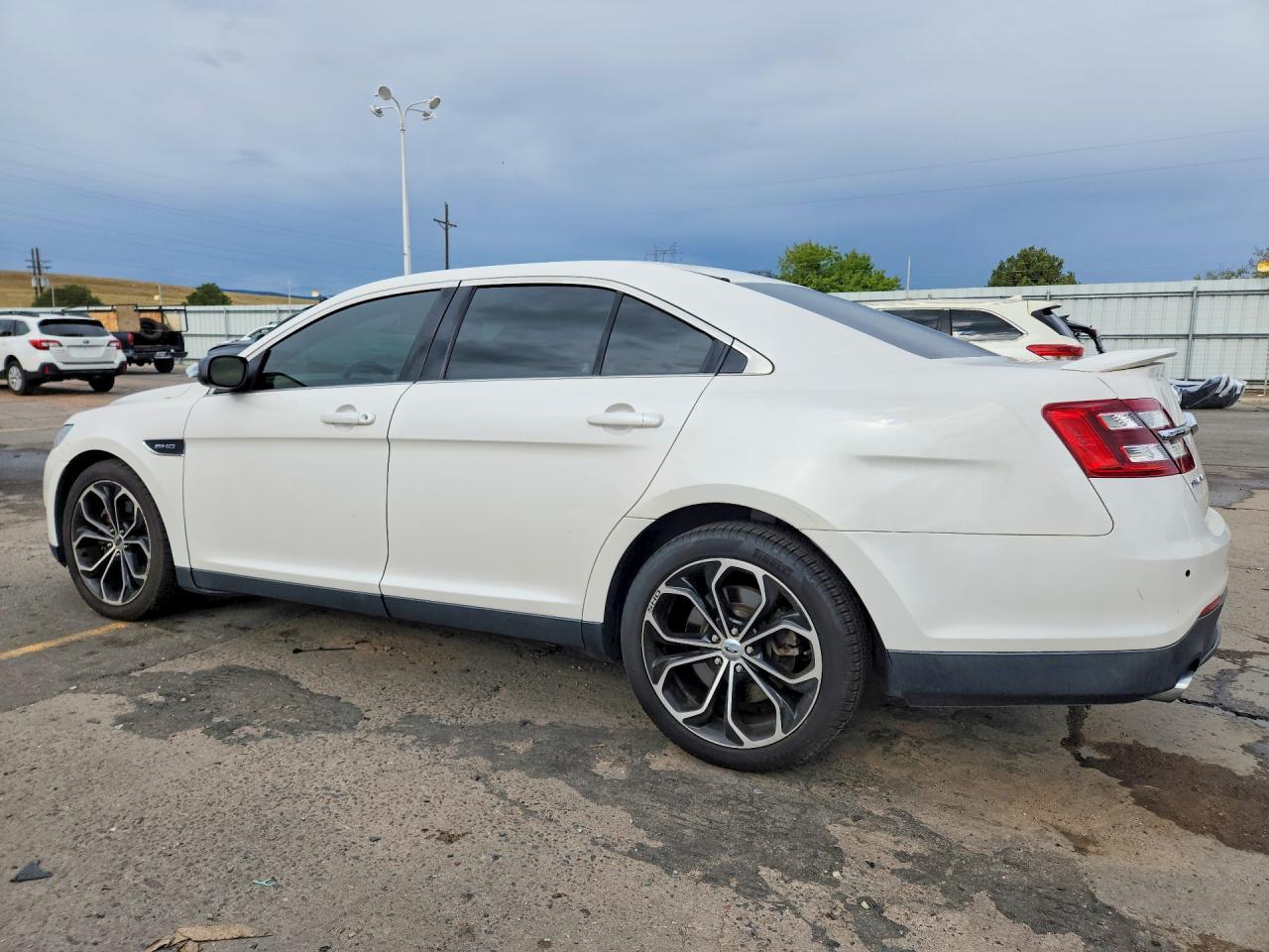 2017 Ford Taurus Sho - Фото 2