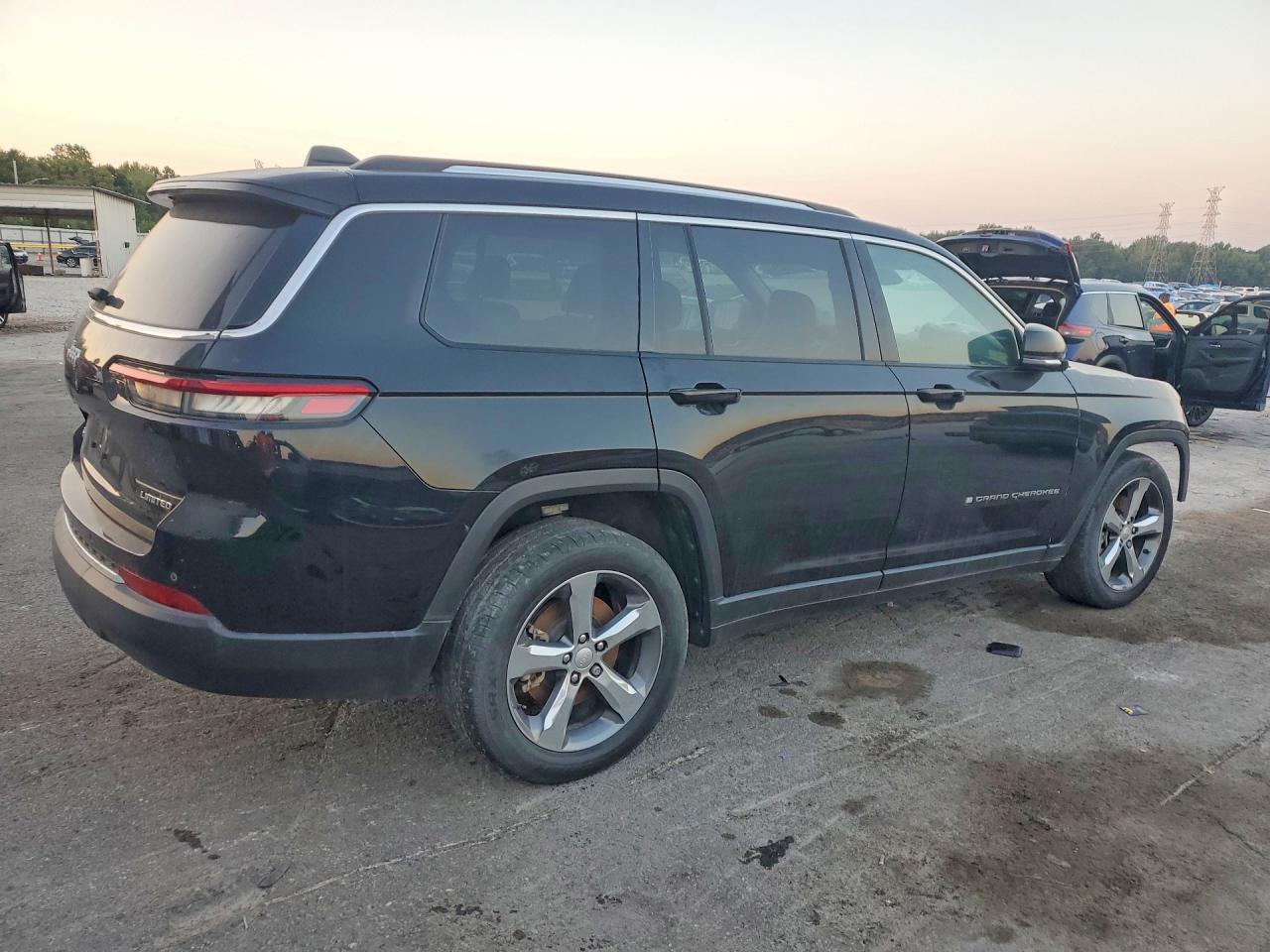 2022 Jeep Grand Cherokee L Limited - Image 3