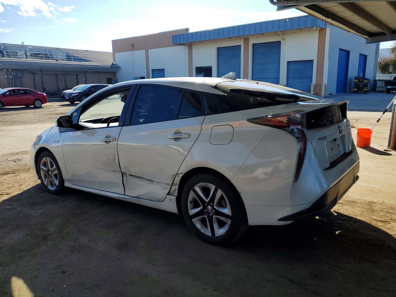 2016 Toyota Prius Four Touring - Фото 2