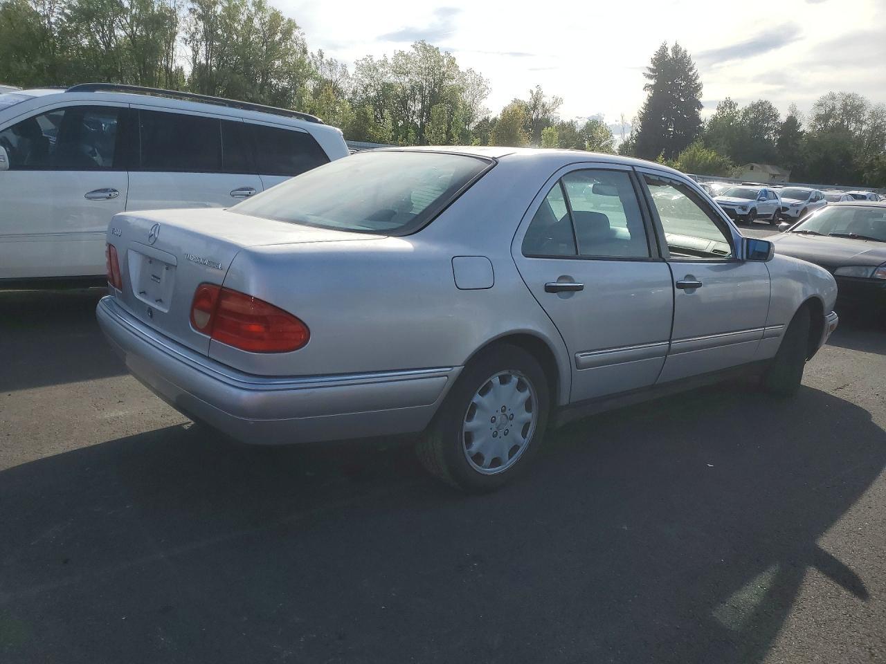 1999 Mercedes-Benz E 300Td - Image 3