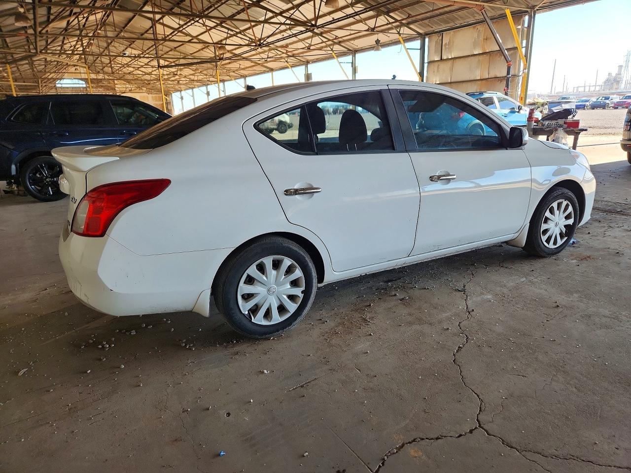 2014 Nissan Versa 1.6 S - Фото 3