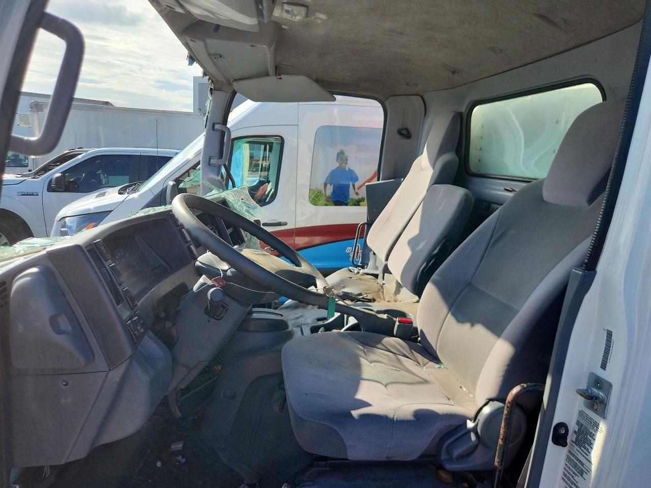 2019 Isuzu Npr Box Truck - Image 7