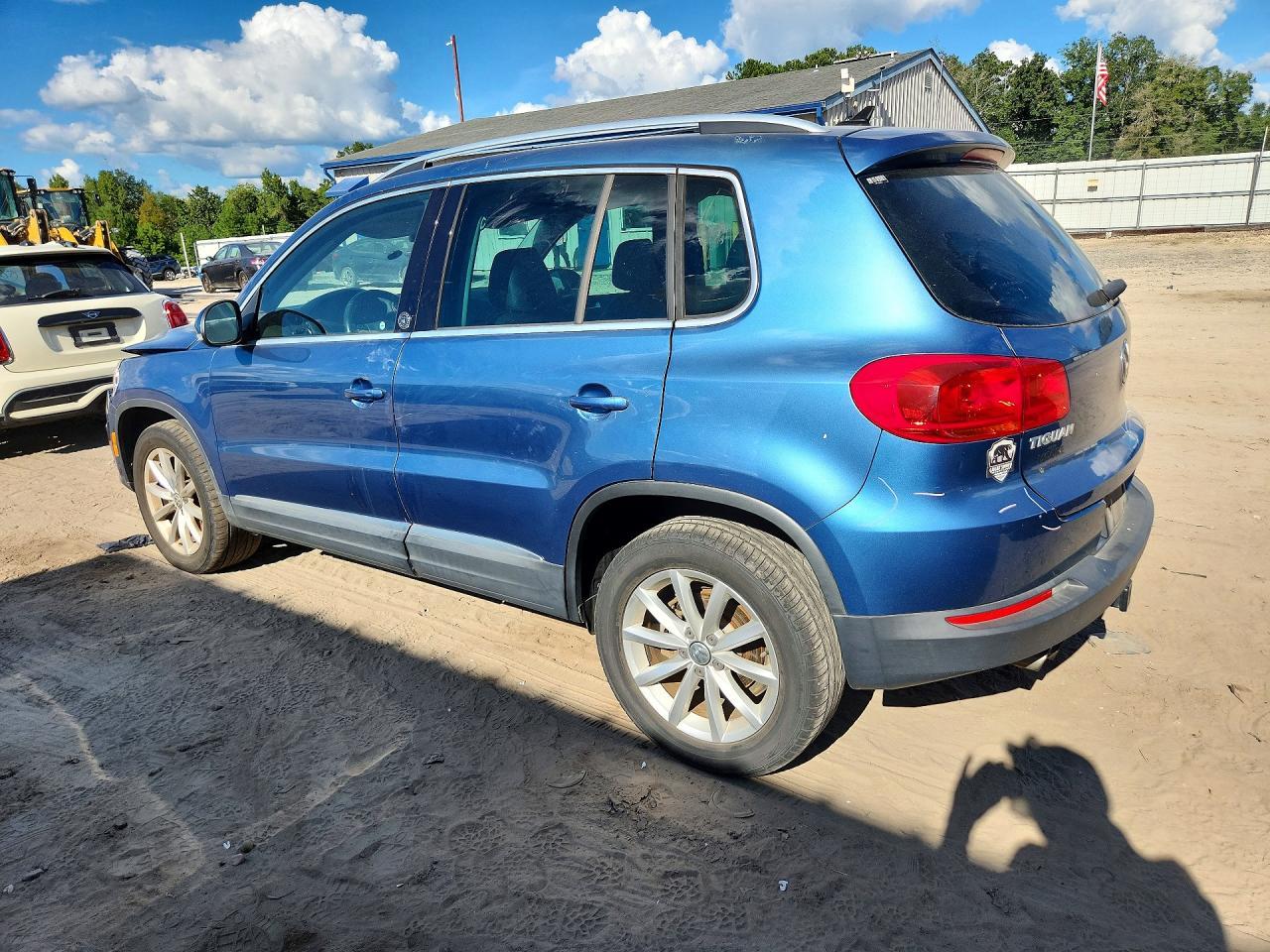 2017 Volkswagen Tiguan Wolfsburg - Image 2