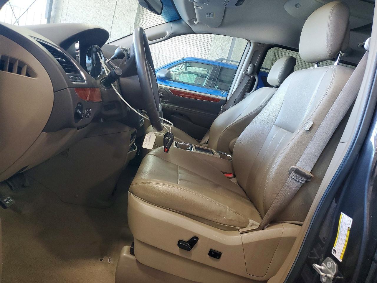 2016 Chrysler Town & Country Touring - Фото 7