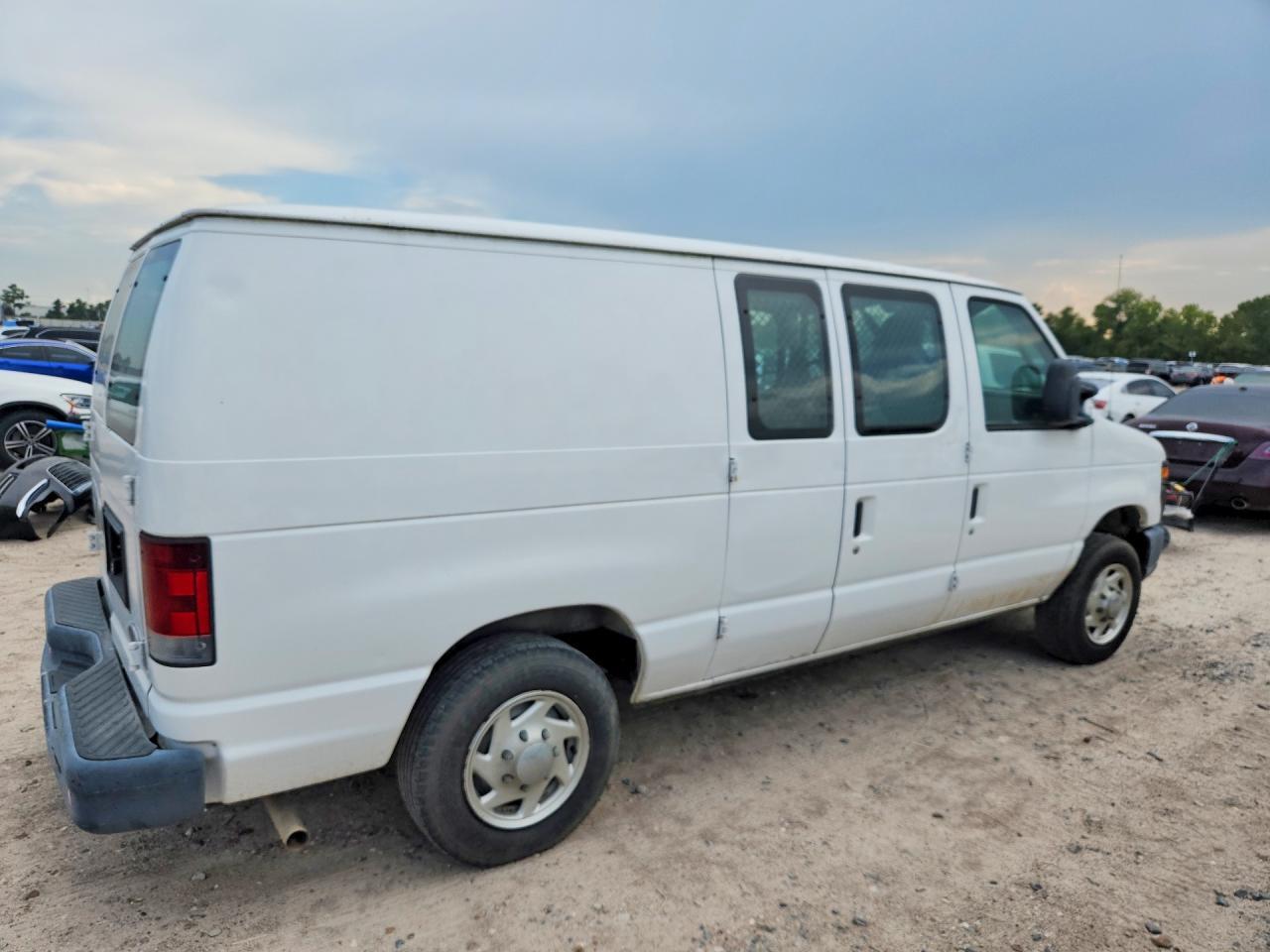 2011 Ford Econoline E150 Van - Фото 3