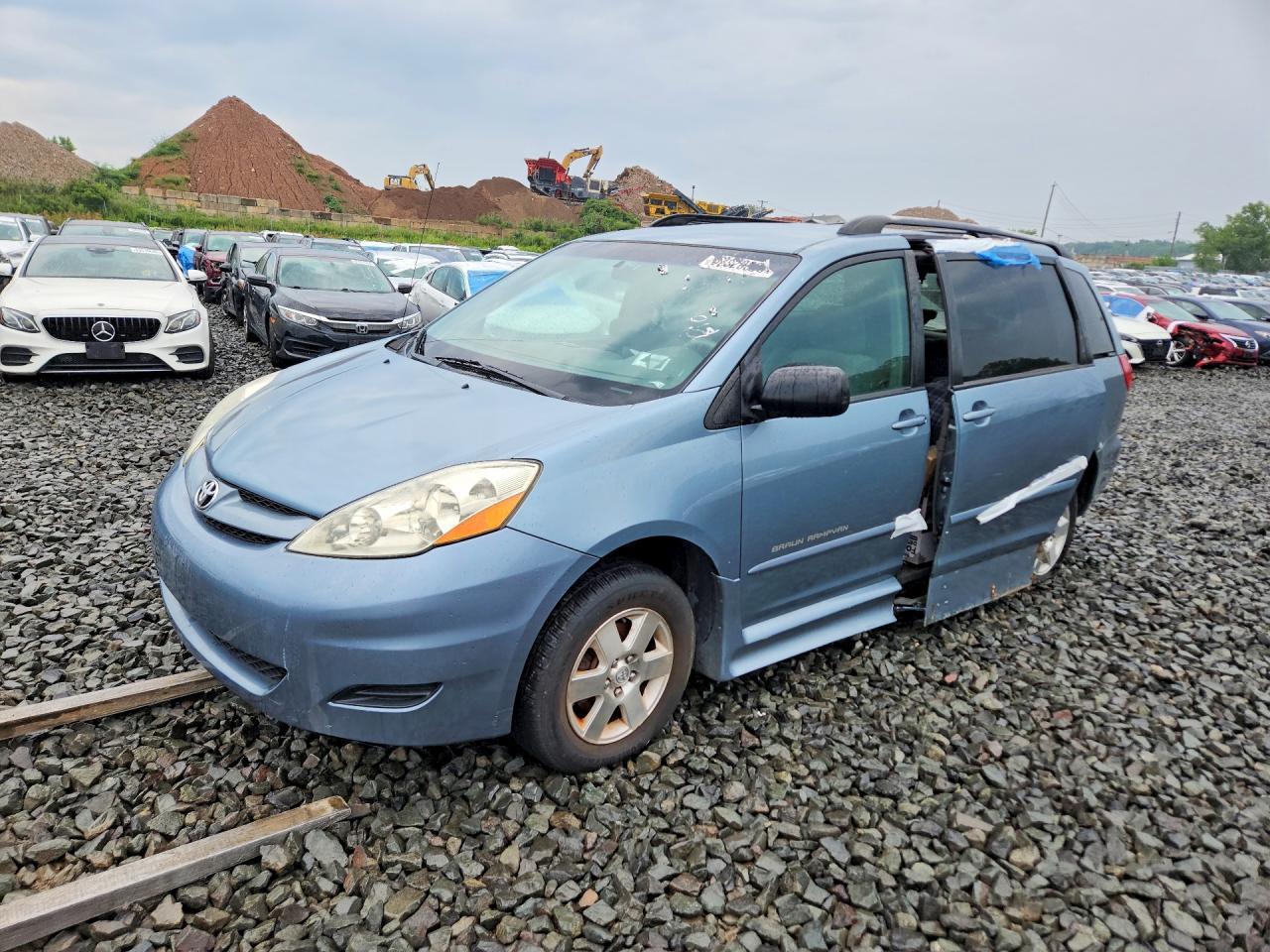 2006 Toyota Sienna Le 8 Passenger