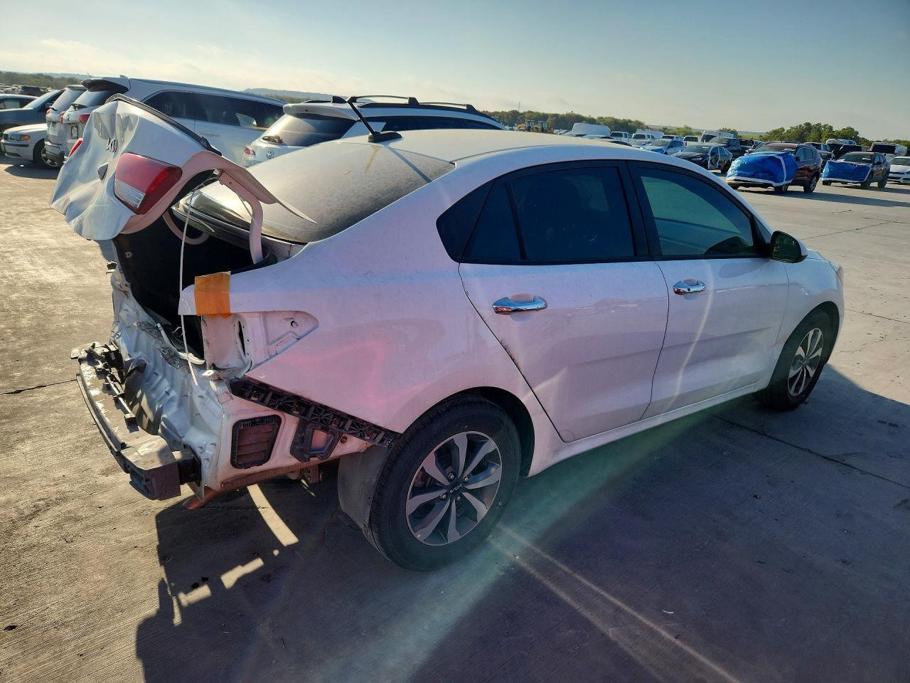 2023 Kia Rio S - Фото 3
