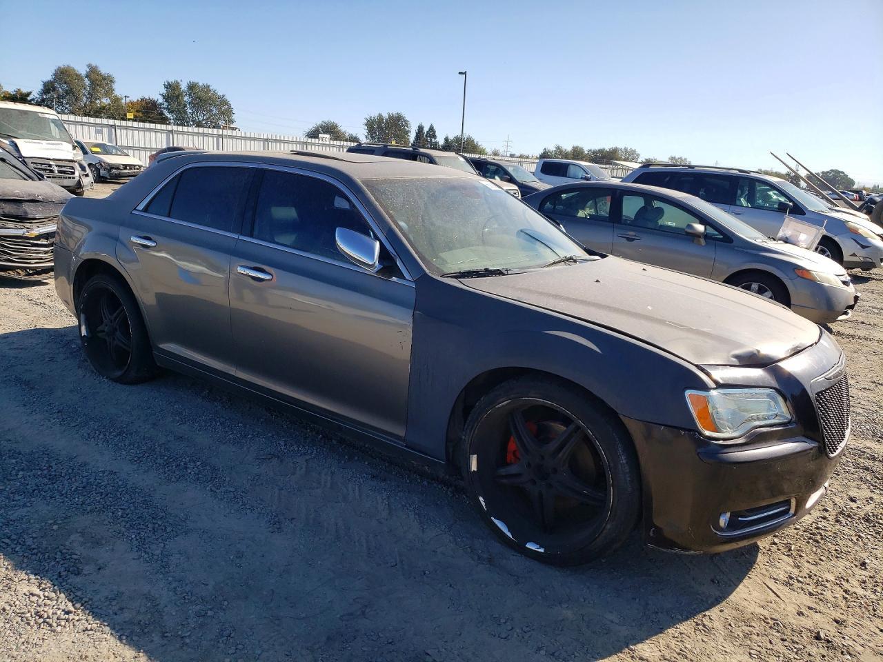 2011 Chrysler 300C - Image 4