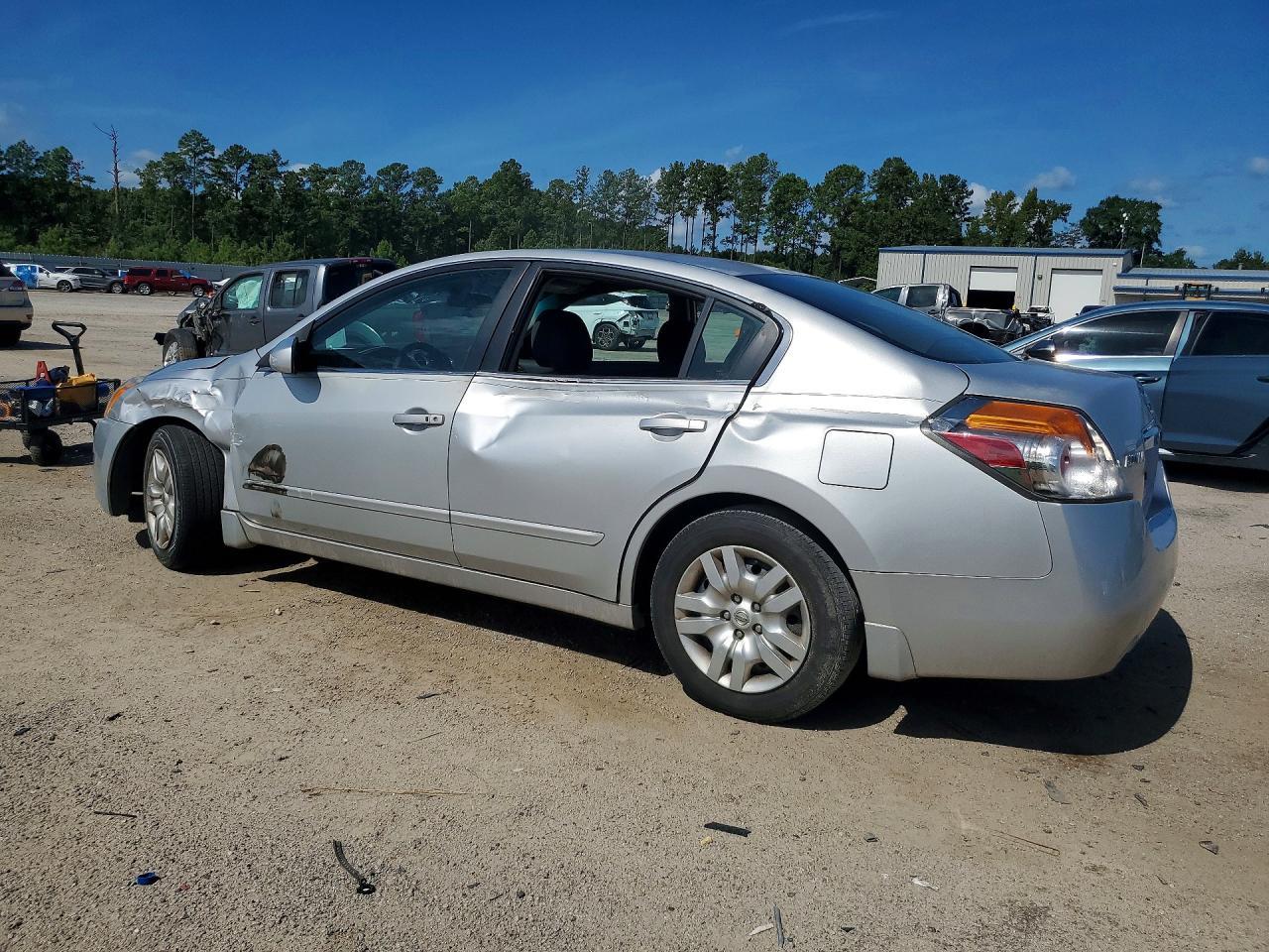 2010 Nissan Altima 2.5 - Image 2