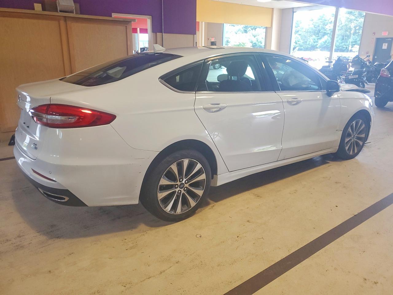 2020 Ford Fusion Se - Фото 3
