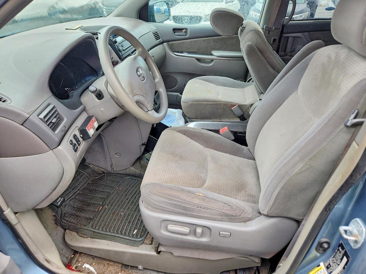 2006 Toyota Sienna Le 8 Passenger - Image 7