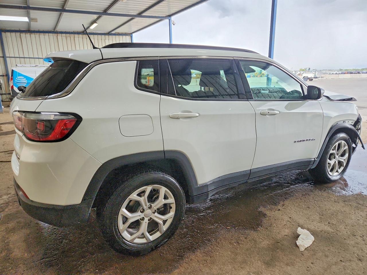 2024 Jeep Compass Latitude - Image 3