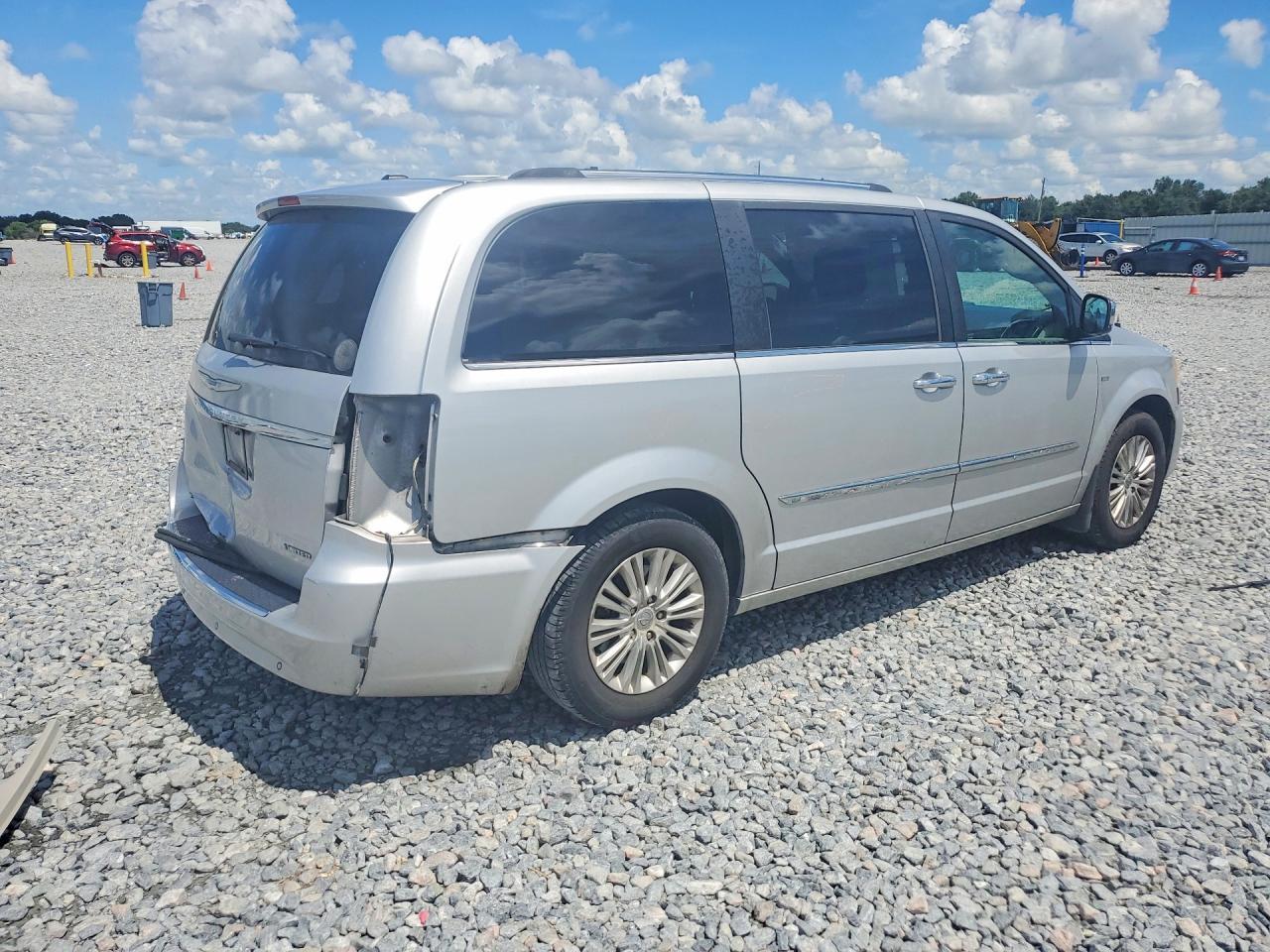 2012 Chrysler Town & Country Limited - Image 3