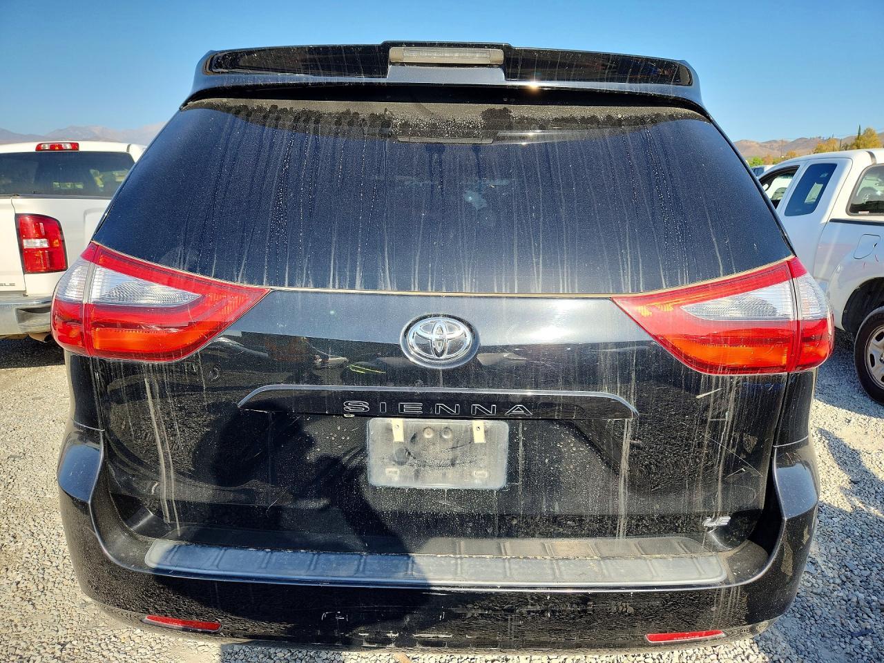 2020 Toyota Sienna Le - Image 6