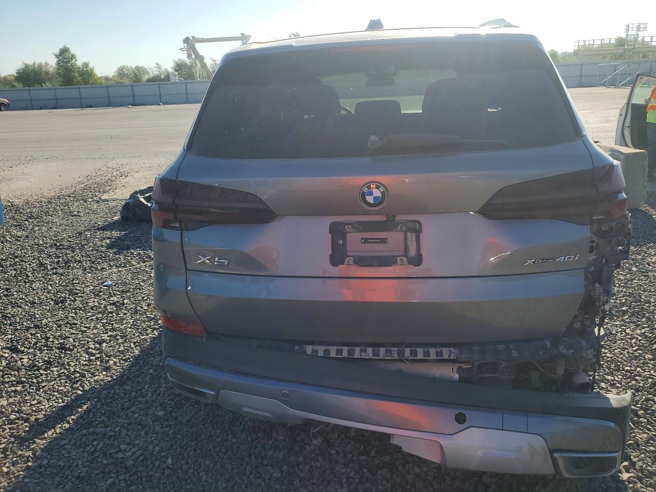 2025 BMW X5 xDrive40I - Image 6