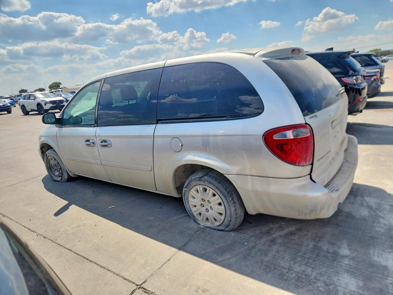 2005 Chrysler Town & Country Lx - Фото 2