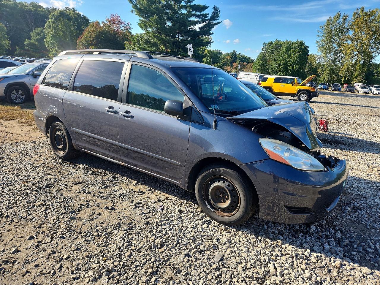 2010 Toyota Sienna Le 7-Passenger - Фото 4