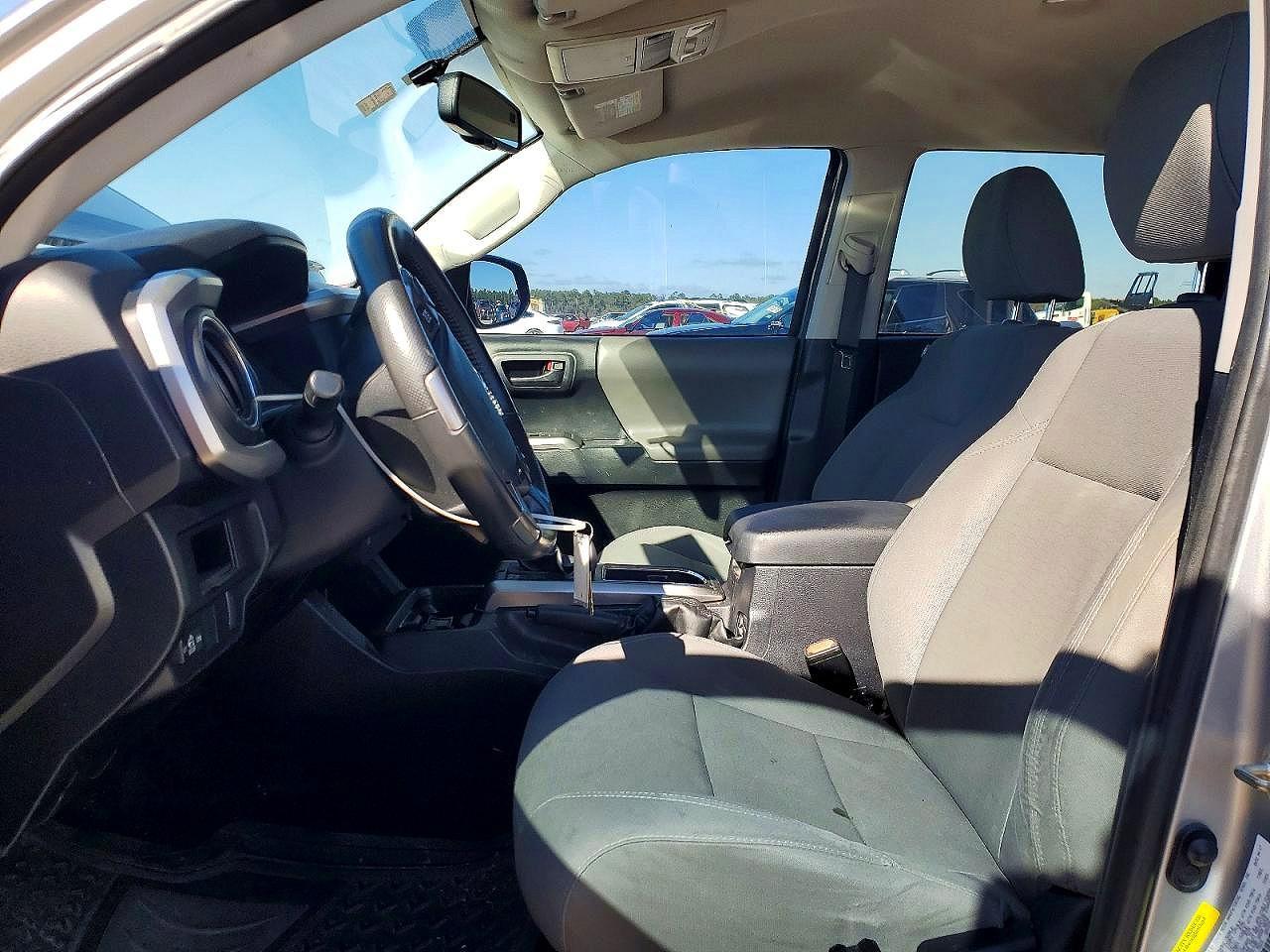 2017 Toyota Tacoma Sr5 V6 - Image 7