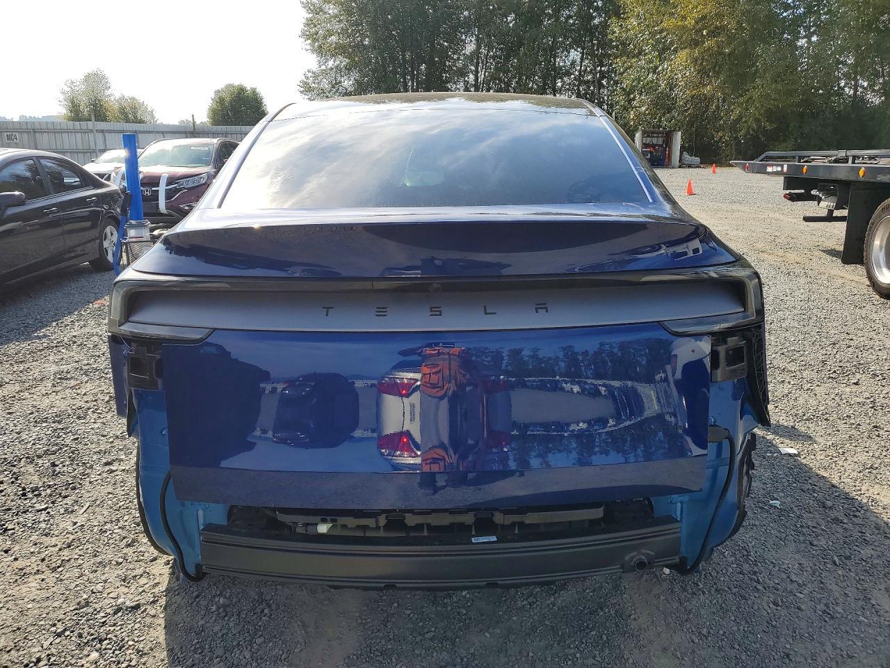 2026 Tesla Model Y - Фото 6