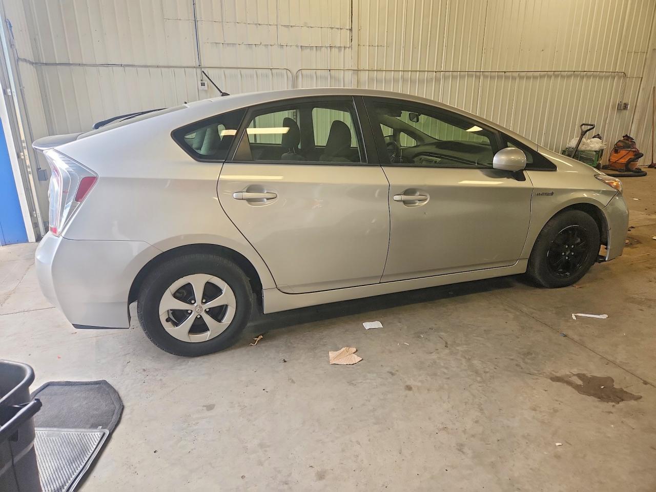 2014 Toyota Prius Two - Фото 3